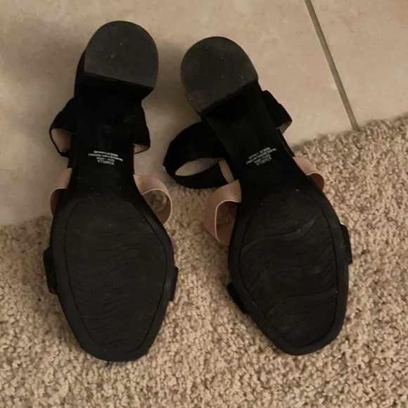 High Heels - Picture 3 of 3